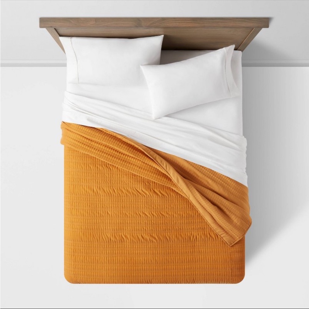 NWT FULL/QUEEN‎ LOFTY VELVET QUILT DARK GOLD THRESHOLD